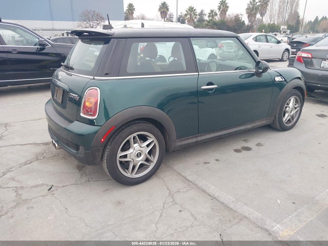 2010 MINI COOPER S WMWMF7C56ATX44697 Photo 3