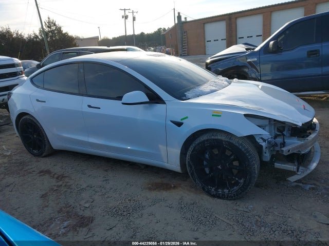 2021 Tesla Model 3 Long Range Dual Motor All-wheel Drive მანქანა იყიდება აუქციონზე, vin: 5YJ3E1EB1MF983387, აუქციონის ნომერი: 44225058