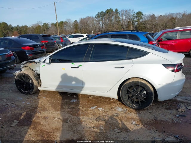 2021 Tesla Model 3 Long Range Dual Motor All-wheel Drive მანქანა იყიდება აუქციონზე, vin: 5YJ3E1EB1MF983387, აუქციონის ნომერი: 44225058