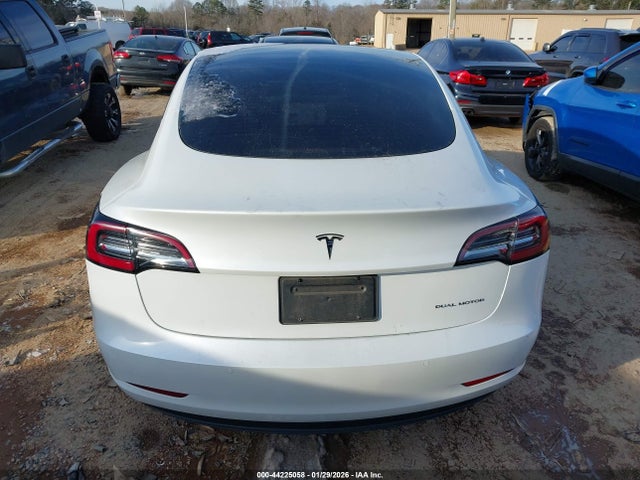2021 Tesla Model 3 Long Range Dual Motor All-wheel Drive მანქანა იყიდება აუქციონზე, vin: 5YJ3E1EB1MF983387, აუქციონის ნომერი: 44225058