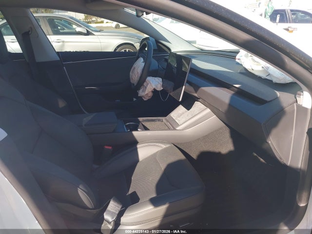 2025 TESLA MODEL 3 5YJ3E1EA2SF909237 Photo 4