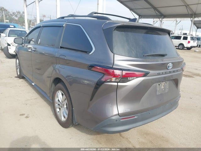 5TDJSKFC2NS063617 Toyota SIENNA XLE