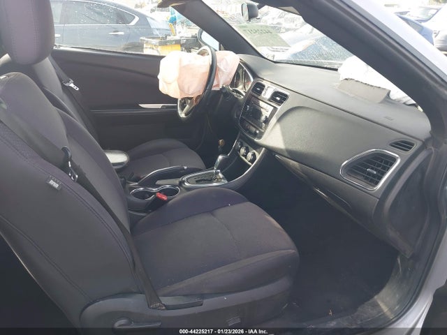 44225217 :رقم المزاد ، 1C3BCBEB0EN158262 vin ، 2014 Chrysler 200 Touring مزاد بيع