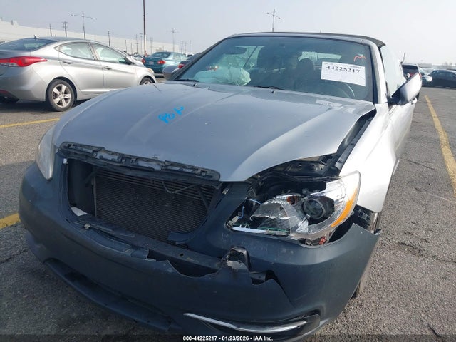 44225217 :رقم المزاد ، 1C3BCBEB0EN158262 vin ، 2014 Chrysler 200 Touring مزاد بيع