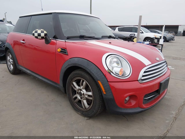 2011 MINI COOPER WMWSU3C57BT098142