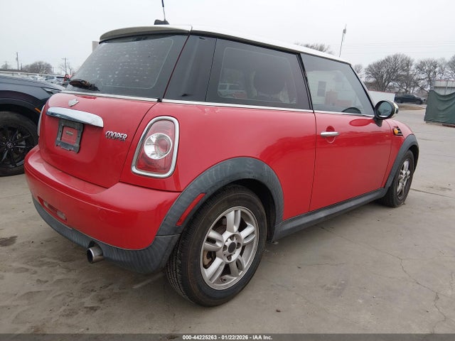2011 MINI COOPER WMWSU3C57BT098142 Photo 3