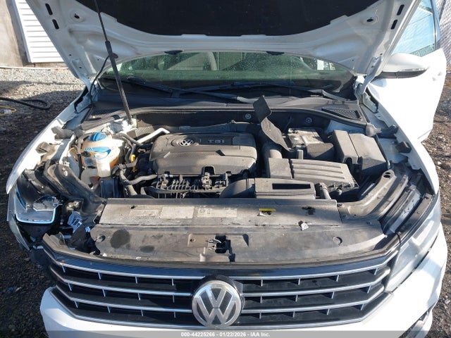 2017 Volkswagen Passat 1.8t S მანქანა იყიდება აუქციონზე, vin: 1VWAT7A39HC015214, აუქციონის ნომერი: 44225266
