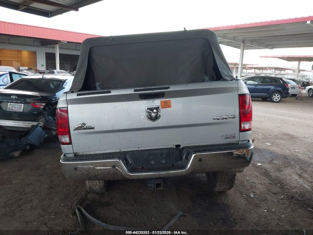 3C6UR5DL8JG321278 RAM 2500 Big Horn 4x4 6&#039;4 Box