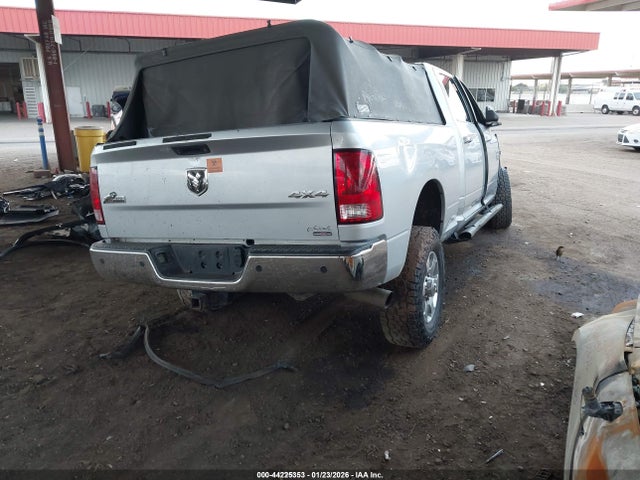 3C6UR5DL8JG321278 RAM 2500 Big Horn 4x4 6&#039;4 Box