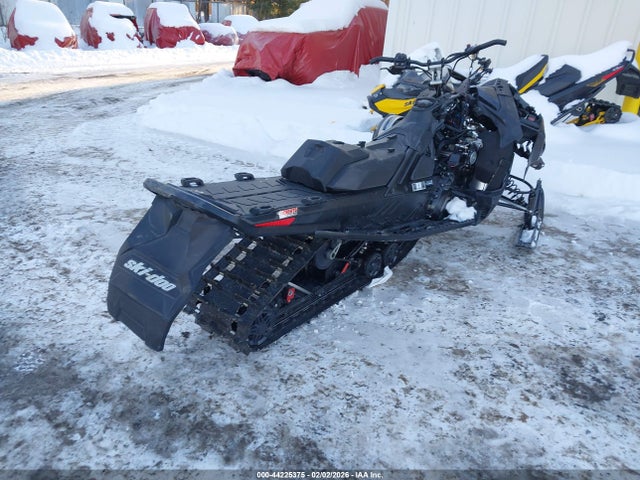 2BPSDARC3RV000049 Ski-Doo Renegade 900x