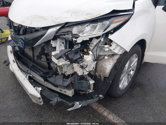 5TDDSKFCXNS052653 Toyota Sienna Xse