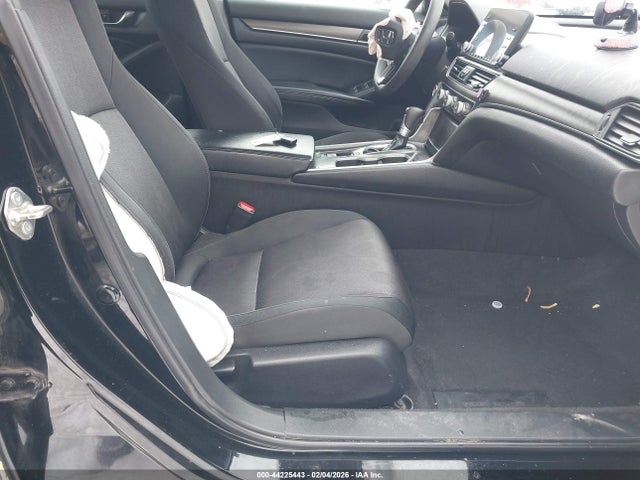 44225443 :رقم المزاد ، 1HGCV1F11JA084136 vin ، 2018 Honda Accord Lx مزاد بيع
