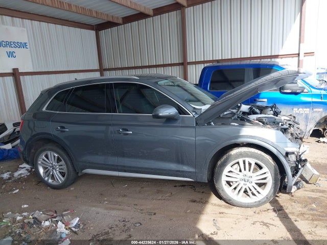 44225624 :رقم المزاد ، WA1BNAFY3J2166526 vin ، 2018 Audi Q5 2.0t Premium/2.0t Tech Premium مزاد بيع