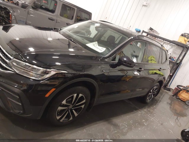 2024 Volkswagen Tiguan 2.0t S მანქანა იყიდება აუქციონზე, vin: 3VVFB7AX4RM181589, აუქციონის ნომერი: 44225710