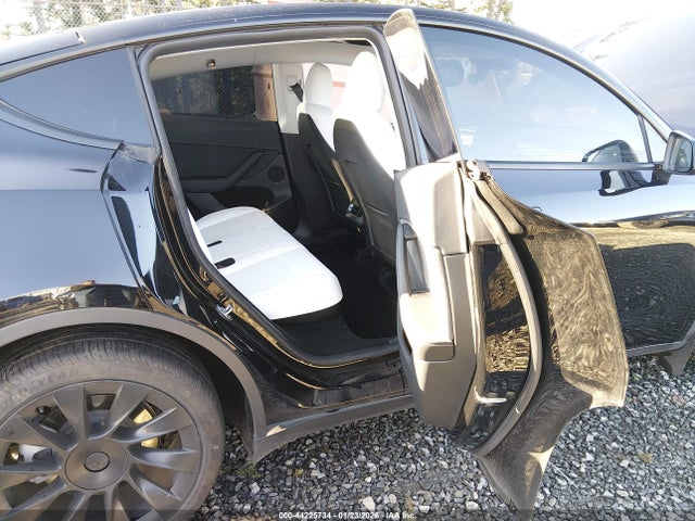 2025 TESLA MODEL Y 7SAYGDEE0SF256902 Photo 7