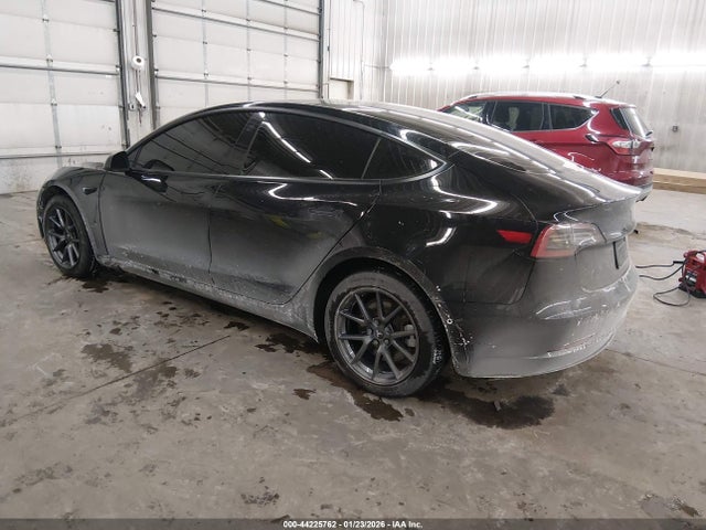 2021 TESLA MODEL 3 5YJ3E1EBXMF055867 Photo 2