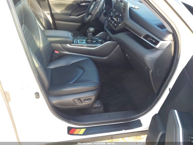 2022 TOYOTA HIGHLANDER 5TDGBRCHXNS557338 Photo 4