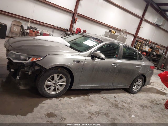 2017 Kia Optima Lx მანქანა იყიდება აუქციონზე, vin: 5XXGT4L30HG156245, აუქციონის ნომერი: 44225805