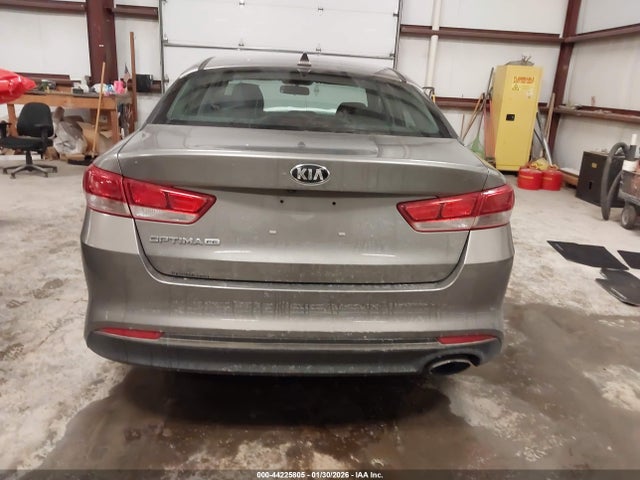 2017 Kia Optima Lx მანქანა იყიდება აუქციონზე, vin: 5XXGT4L30HG156245, აუქციონის ნომერი: 44225805