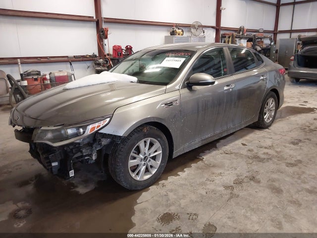2017 Kia Optima Lx მანქანა იყიდება აუქციონზე, vin: 5XXGT4L30HG156245, აუქციონის ნომერი: 44225805