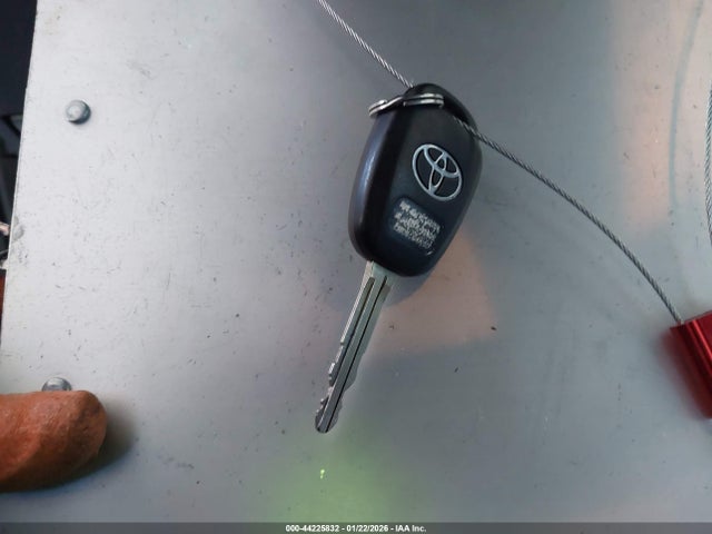 JTDKDTB38E1078095 Toyota Prius C One