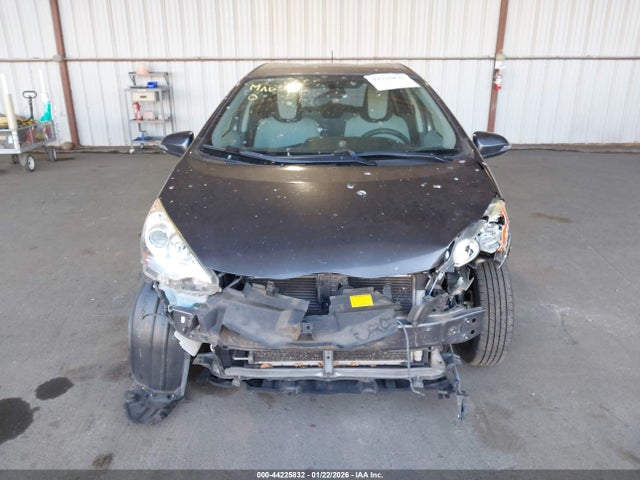 JTDKDTB38E1078095 Toyota Prius C One