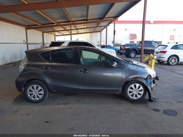 JTDKDTB38E1078095 Toyota Prius C One