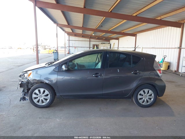 JTDKDTB38E1078095 Toyota Prius C One