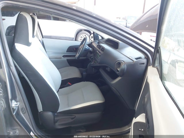 JTDKDTB38E1078095 Toyota Prius C One