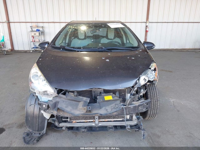 JTDKDTB38E1078095 Toyota Prius C One
