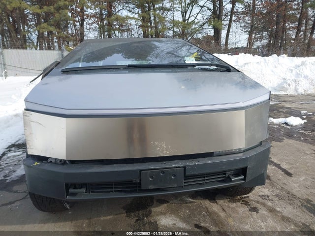 44225852 :رقم المزاد ، 7G2CEHED6RA053058 vin ، 2024 Tesla Cybertruck All-wheel Drive مزاد بيع