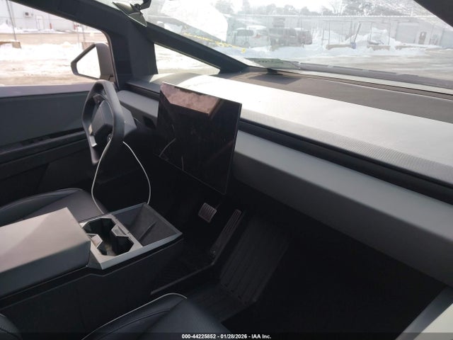 44225852 :رقم المزاد ، 7G2CEHED6RA053058 vin ، 2024 Tesla Cybertruck All-wheel Drive مزاد بيع