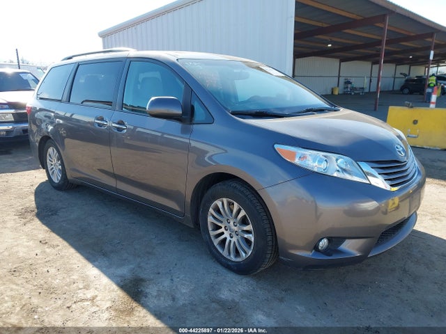 Toyota Sienna Xle 8 Passenger 2017 5TDYZ3DC5HS849127 головне зображення
