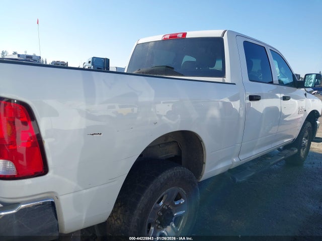 3C6UR5CL4JG256611 RAM 2500 Tradesman 4x4 6&#039;4 Box