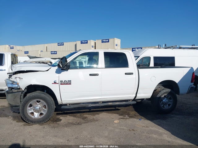 3C6UR5CL4JG256611 RAM 2500 Tradesman 4x4 6&#039;4 Box