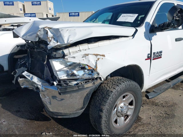 3C6UR5CL4JG256611 RAM 2500 Tradesman 4x4 6&#039;4 Box