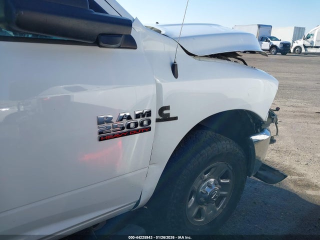 3C6UR5CL4JG256611 RAM 2500 Tradesman 4x4 6&#039;4 Box