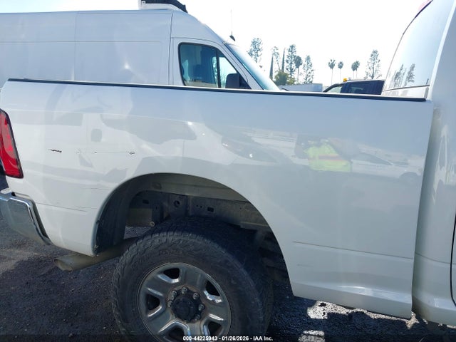 3C6UR5CL4JG256611 RAM 2500 Tradesman 4x4 6&#039;4 Box