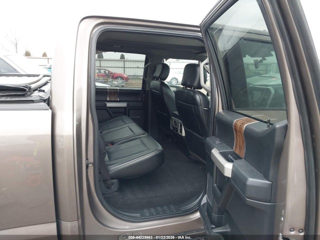 1FTFW1EG8JKG07239 Ford F-150 Lariat