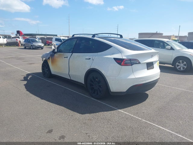 2021 TESLA MODEL Y 5YJYGDEDXMF103483 Photo 2