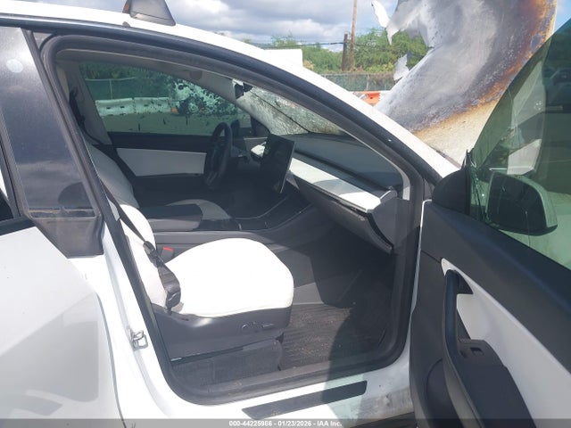 2021 TESLA MODEL Y 5YJYGDEDXMF103483 Photo 4