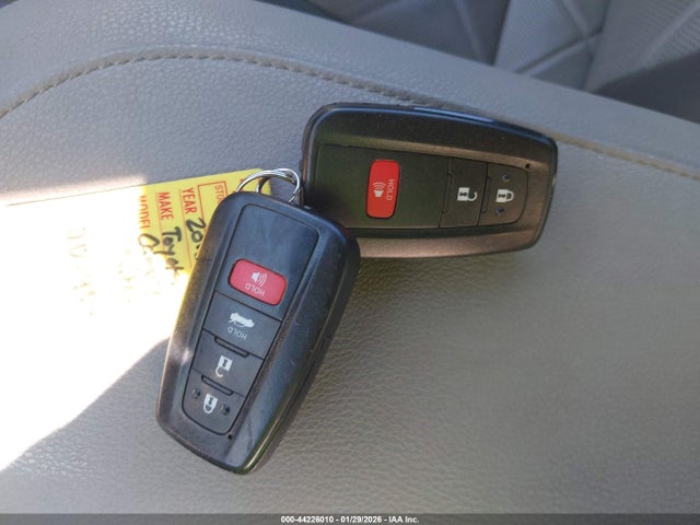 4T1B21HK0JU003422 Toyota Camry Hybrid Xle