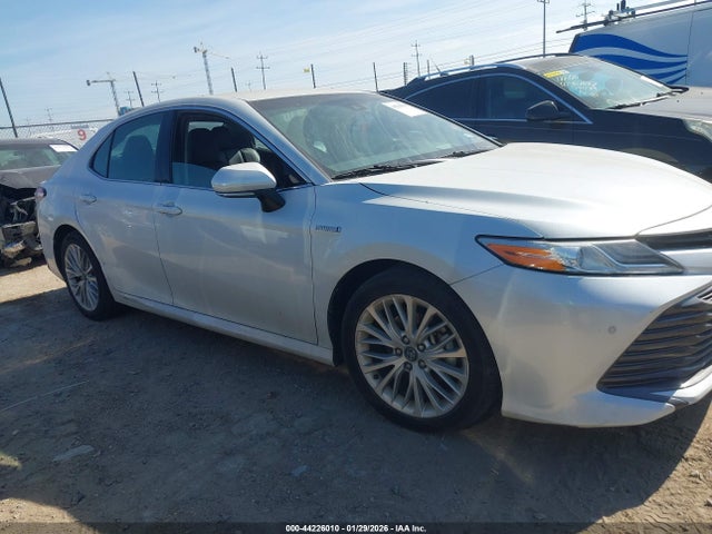 4T1B21HK0JU003422 Toyota Camry Hybrid Xle