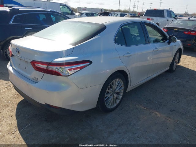4T1B21HK0JU003422 Toyota Camry Hybrid Xle