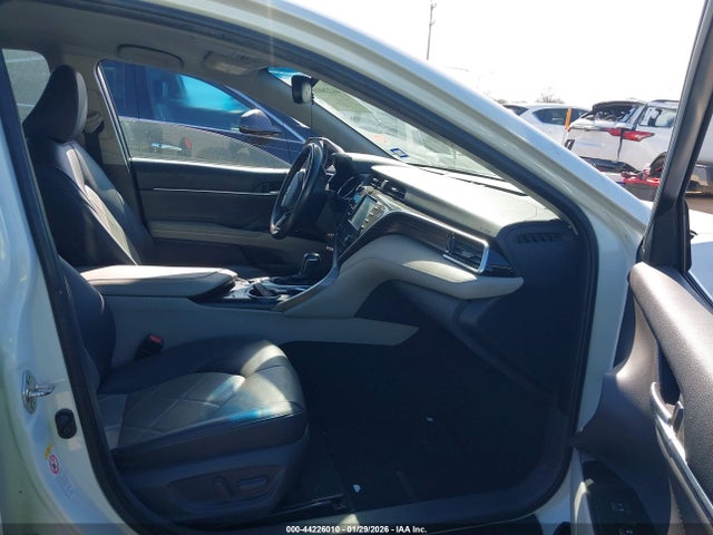 4T1B21HK0JU003422 Toyota Camry Hybrid Xle
