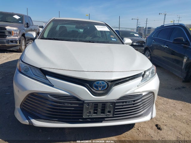 4T1B21HK0JU003422 Toyota Camry Hybrid Xle