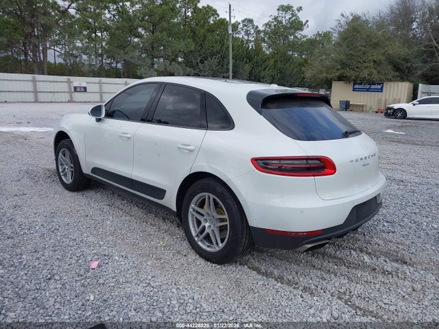 2017 PORSCHE MACAN WP1AA2A55HLB00319 Photo 2
