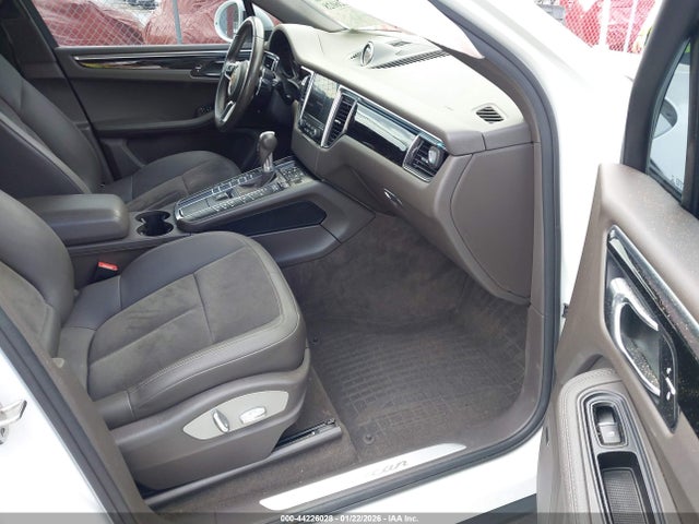 2017 PORSCHE MACAN WP1AA2A55HLB00319 Photo 4