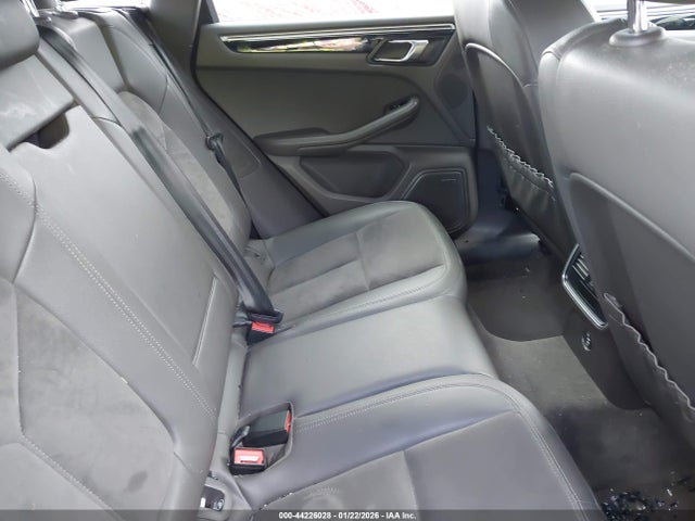 2017 PORSCHE MACAN WP1AA2A55HLB00319 Photo 7