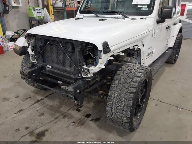 1C4HJXEG8JW245111 Jeep Wrangler Unlimited Sahara 4x4